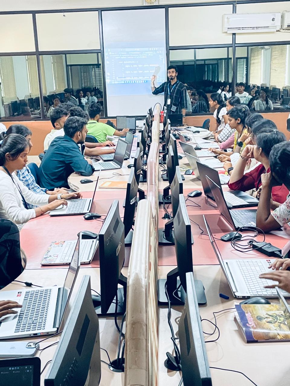 React JS Workshop at SDM Degree College